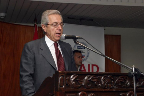 El ministro Rodolfo Vigo asesoró a la comisión que redactó el Código de Ética Judicial.