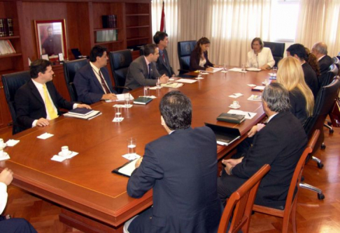 La presidenta de la Corte, doctora Alicia Pucheta de Correa se reunió con miembros del Programa Umbral.