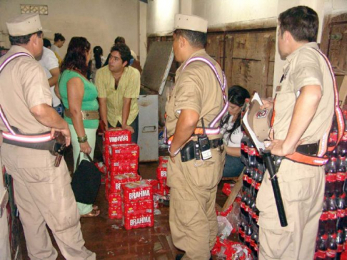 La jueza del menor, Rosa Yambay decomisó bebidas alcoholicas en la festividad de San Blas en Piribebuy
