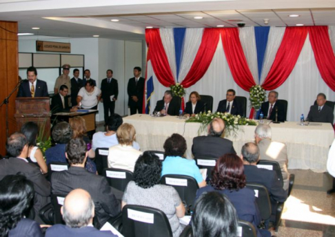 Esta iniciativa, denominada Día de Gobierno Judicial; ya se realizó durante la anterior presidencia del ministro Antonio Fretes (año 2005).