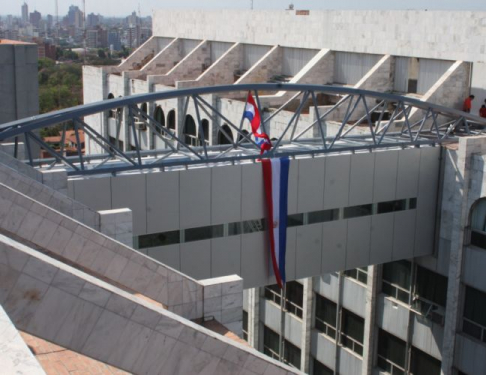 Una de las obras a ser inagurada es el puente que unirá a las dos torres del Palacio de Justicia de Asunción