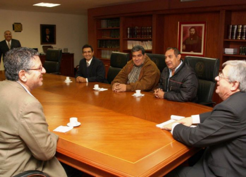 Doctor Raúl Torres Kirmser recibió a sindicalistas del caso BNT. 