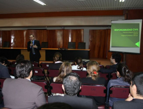 El curso taller se llevó a cabo en el Salón Auditorio de la Sede Judicial de Asunción 