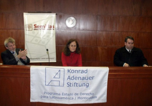 Representantes de la Organización Semillas para la Democracia, Fundación Konrad Adenauer y de la Oficina de Ética Judicial, tuvieron a su cargo la presentación de la nueva edición del 