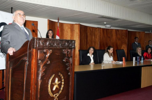 El ministro Blanco presentó la primera obra titulada “Jornada Conmemorativa por el Décimo Aniversario de Vigencia del Código Procesal Penal”.