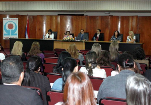 El seminario es llevado a cabo a iniciativa de la ministra de la máxima instancia judicial, doctora Alicia Pucheta de Correa
