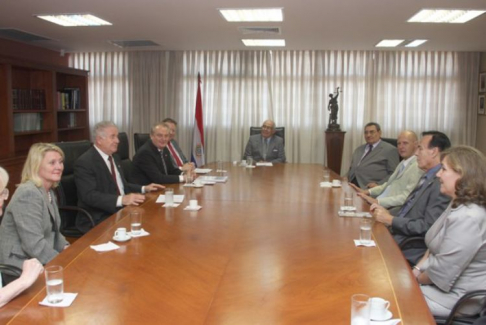 La reunión entre los ministros de la máxima instancia judicial se reunieron con los delegados de la Asociación Paraguayo- Alemana en la sede judicial de Asunción
