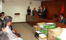 Afirman que los libros entregados a penitenciarías servirán para formar a los reclusos y promover la igualdad social