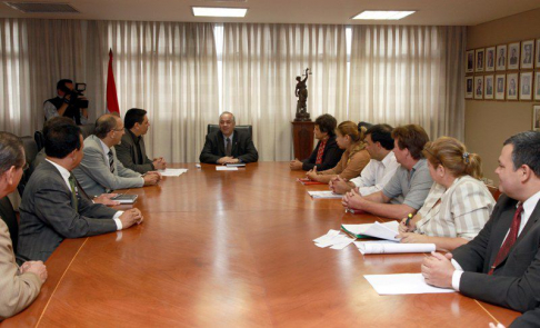 Representantes de la Asociación de Usuarios y Consumidores del Paraguay (ASUCOP) sostuvieron una entrevista con el presidente de la Corte Suprema de Justicia, Luis María Benitez Riera