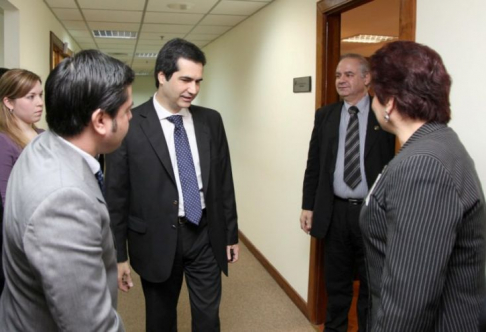 El ministro del Interior Carlos Filizzola durante su visita a la sede judicial de Asunción