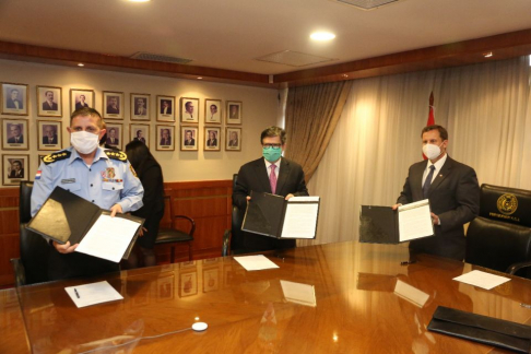 La firma del convenio se realizó en la Sala de Acuerdos del Palacio de Justicia de Asunción.
