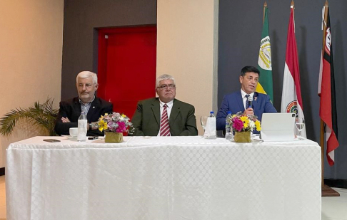 Ministro Víctor Ríos expuso en VIII Ciclo de Conferencias de Semana Jurídica.