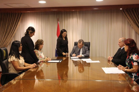 El presidente de la Corte Suprema, Eugenio Jiménez Rolón, firmó esta mañana un convenio de cooperación académica con la UAA