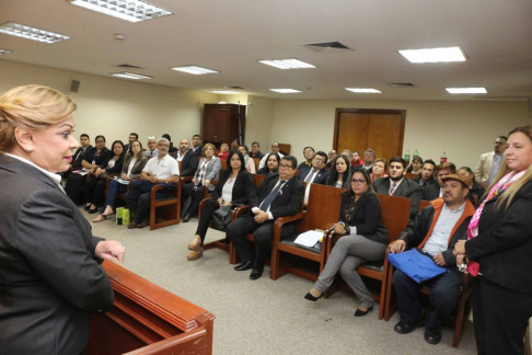 Comitiva de la Coordinadora del Sindicato del Sector Estatal fue recibida por la ministra Gladys Bareiro de Módica.