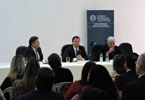 El ministro Alberto Martínez Simón estuvo acompañado por el magistrado, doctor Raúl Gómez Frutos. 