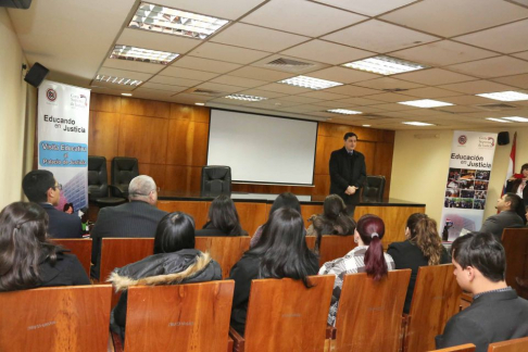 Alrededor de 50 alumnos del tercer año de la carrera de Derecho de la Universidad del Norte visitaron el Poder Judicial.
