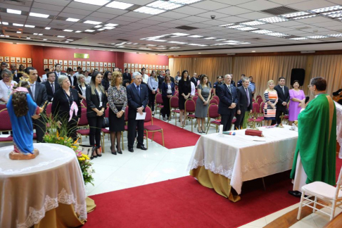 Hoy se celebró la misa en festejo por el Día del Funcionario Judicial, con presencia de los ministros doctores Luis María Benítez Riera y Eugenio Jiménez Rolón.