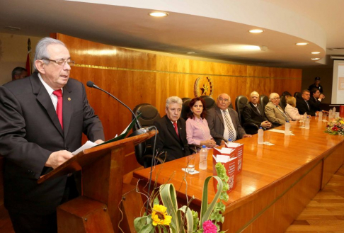 El ministro José Raúl Torres Kirmser lanzó su libro
