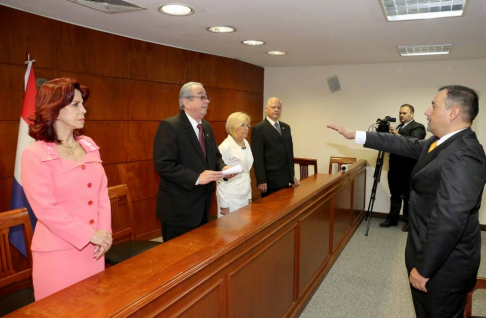 El acto de juramento se llevó a cabo en la Sala de Conferencias del Poder Judicial de la capital.