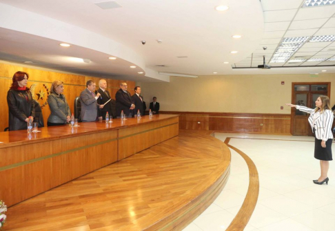 Ministros toman juramento a nueva Defensora General.