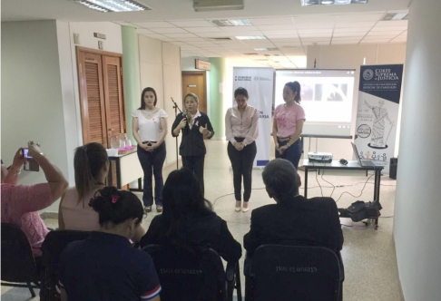 Personal de blanco de la V Región Sanitaria realizó una charla educativa sobre el control para la detección precoz del cáncer de mama.