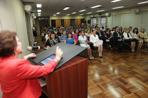 La doctora Patricia Olamendi Torres fue la encargadad de brindar la conferencia magistral.