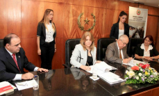 Facilitadores y Ministerio de la Mujer firman convenio 