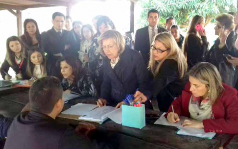 La titular de la Corte, Alicia Pucheta de Correa, y la vicepresidenta, Miryam Peña, entrevistaron a los internos.
