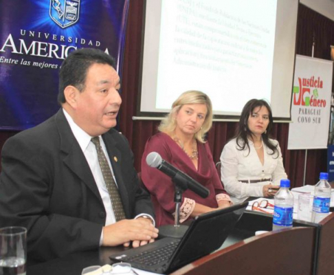 El consejero salvadoreño Jorge Quinteros Hernández durante su ponencia