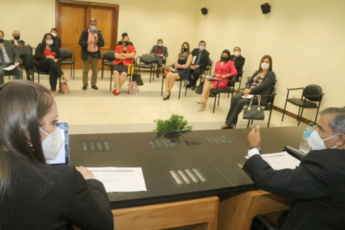 Ministro Ramírez Candia se reunió con gremios de abogados en Caaguazú.