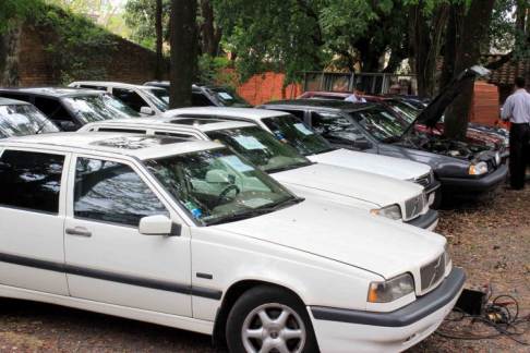 Los vehículos que serán subastados están en exhibición en la calle Coronel Panchito López esquina Conrado Gallardo, ex Lugano, de la ciudad de Asunción.