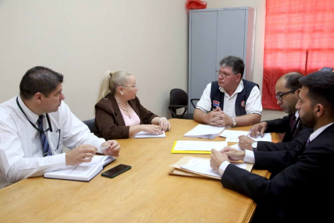 La doctora Lilian Luraschi en compañía de una comitiva de la Coordinación General de Supervisión de Penitenciarías, visitó este miércoles el penal La Esperanza.