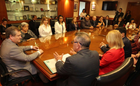 El presidente de la Corte Suprema, doctor Eugenio Jiménez, recibió días pasados a representantes de la Asociación de Jueces del Paraguay.