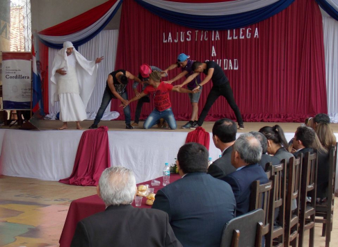 El Elenco Teatral del Colegio de Policía de Cordillera presentó una obra alusiva a la drogadicción.