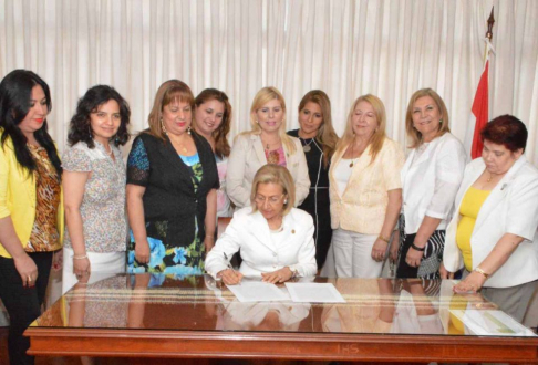 La Asociación de Magistradas Judiciales de la República del Paraguay está constituida  por mujeres profesionales de  la abogacía.