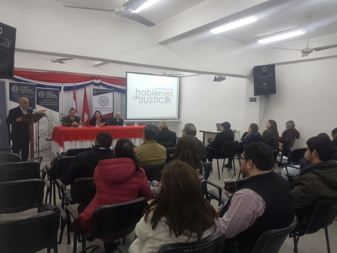 En la mañana de este jueves se llevó a cabo en la Sala de Juicio Oral del Palacio de Justicia de la ciudad de Pilar una nueva jornada del programa de difusión “Hablemos de Justicia”. 