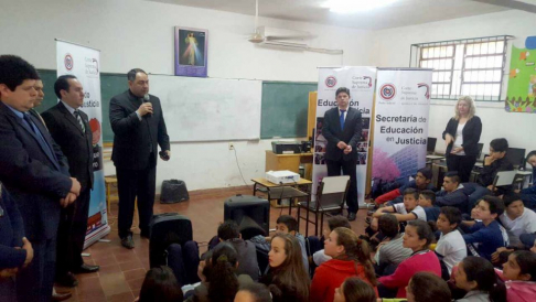 El vicepresidente primero de la Circunscripción del Guairá, doctor Carlos Bordón Barton, empezó la jornada educativa.