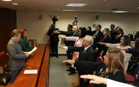 El pdte de la Corte, doctor Eugenio Jiménez y la ministra Miryam Peña tomaron juramento