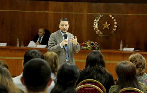 El jurista Alejandro Miranda Montencinos brindó una conferencia sobre Ética y Metodología de la Investigación en el Salón Auditorio del Palacio de Justicia de Asunción.