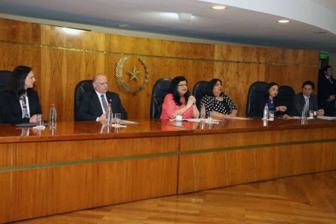 La ministra encargada del Fuero de Niñez y Adolescencia, doctora Carolina Llanes, dio apertura este martes al Seminario Taller Restitución Internacional de Niños.