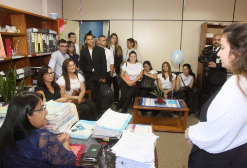 Alumnos de Psicología del quinto año de la Universidad Iberoamericana visitaron la sede judicial de la Capital. 
