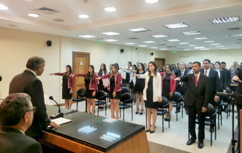 El ministro superintendente de la Circunscripción Judicial de San Pedro, Manuel Ramírez Candia, tomó juramento de rigor a 27 nuevos abogados.