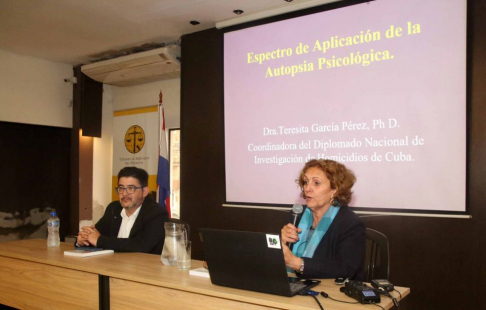 El curso tiene como disertante a la psiquiatra y criminóloga cubana dra. Teresita García Pérez.