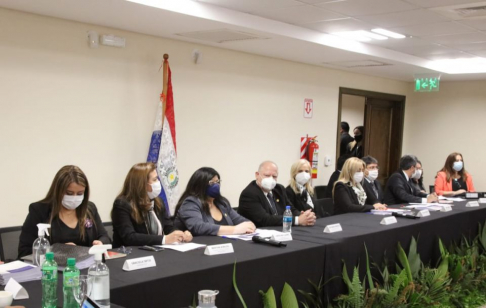 Los doctores Benítez Riera y Carolina Llanes acompañaron a magistrados de Alto Paraná durante la Evaluación del Gafilat