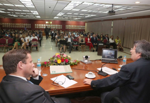 El salón auditorio del Palacio de Justicia de Asunción fue sede de la segunda jornada del Primer Diplomado en Derecho para Jueces del Paraguay.