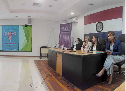 Conversatorio sobre detección y prevención de cáncer de cuello uterino en la sede judicial de Concepción.