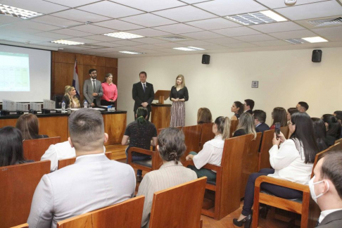 El cierre y premiación de la competencia Moot Court Paraguay 2022, contó con la presencia del ministro de la CSJ, doctor Alberto Martínez Simón. 