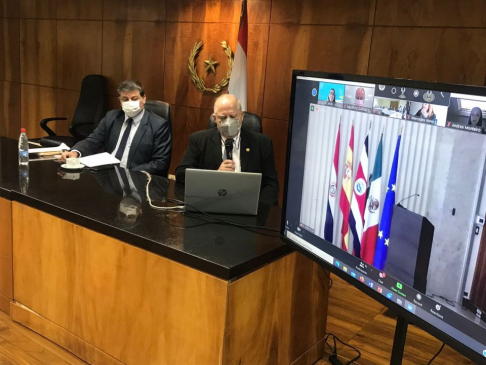 En el marco del programa "Adelante 2", esta mañana se realizó un taller con participación del ministro Benítez Riera y el juez Camilo Torres.