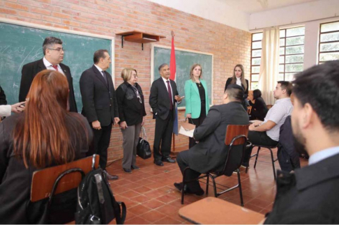 Realizaron examen de conocimientos para cargos vacantes en Caazapá con presencia del ministro Manuel Ramírez Candia.
