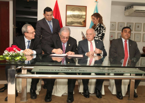 El vicepresidente primero, Raúl Torres Kirmser, firmó una Carta de Intención para Establecer Mecanismos de Seguridad de Periodistas.
